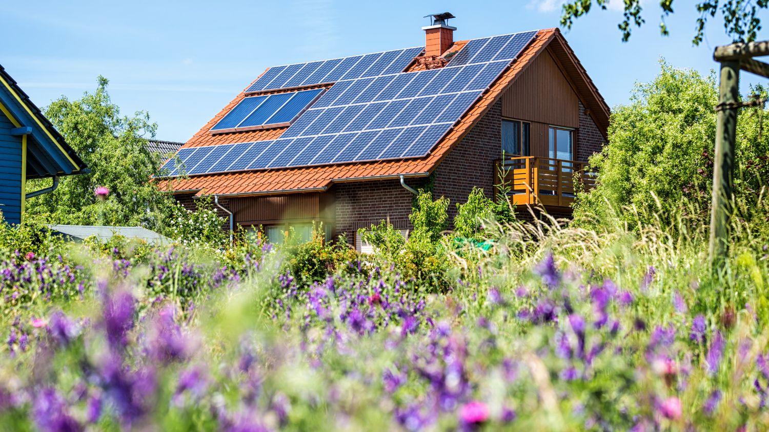 Sommer, Sonne, Solarstrom: So nutzt du deine PV-Anlage optimal Elektrisches Gerät, Sonnenkollektoren, Draußen