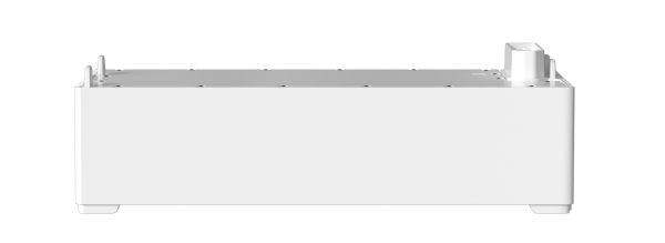 weißes Gehäuse, rechteckige Form, Metalloberseite, Standfüße
